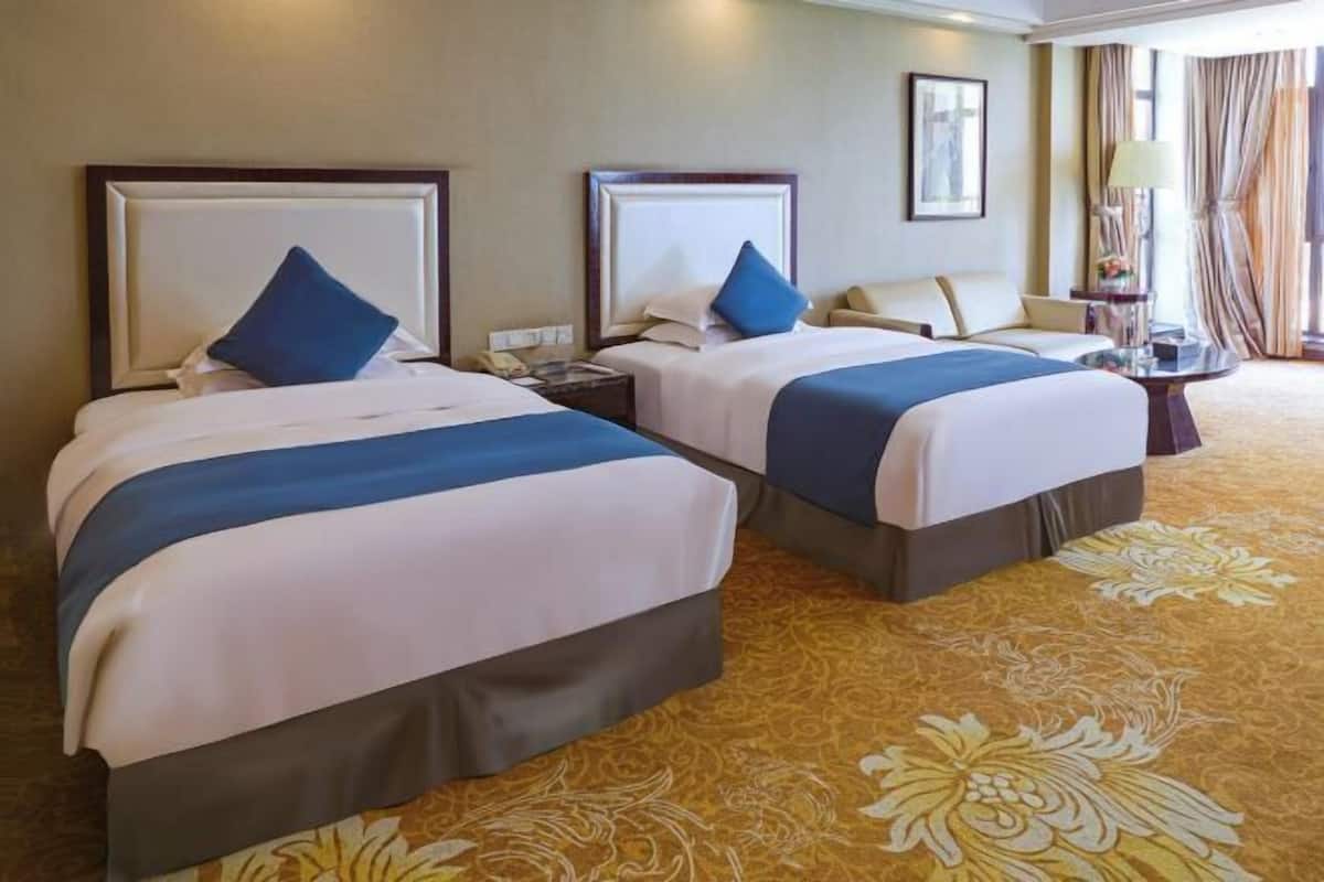 Minibar, in-room safe, desk, blackout drapes