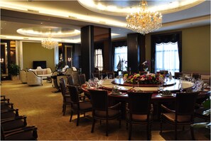 Ze serveren er lunch en diner 