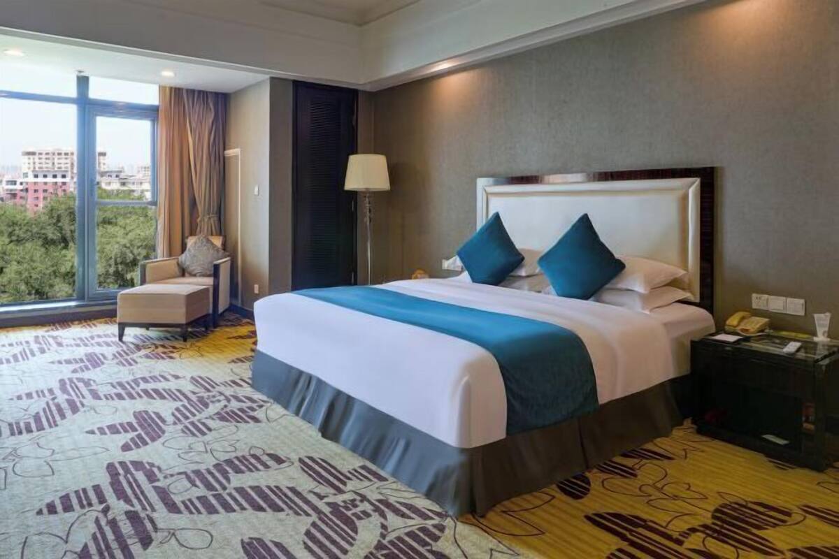 Minibar, in-room safe, desk, blackout curtains