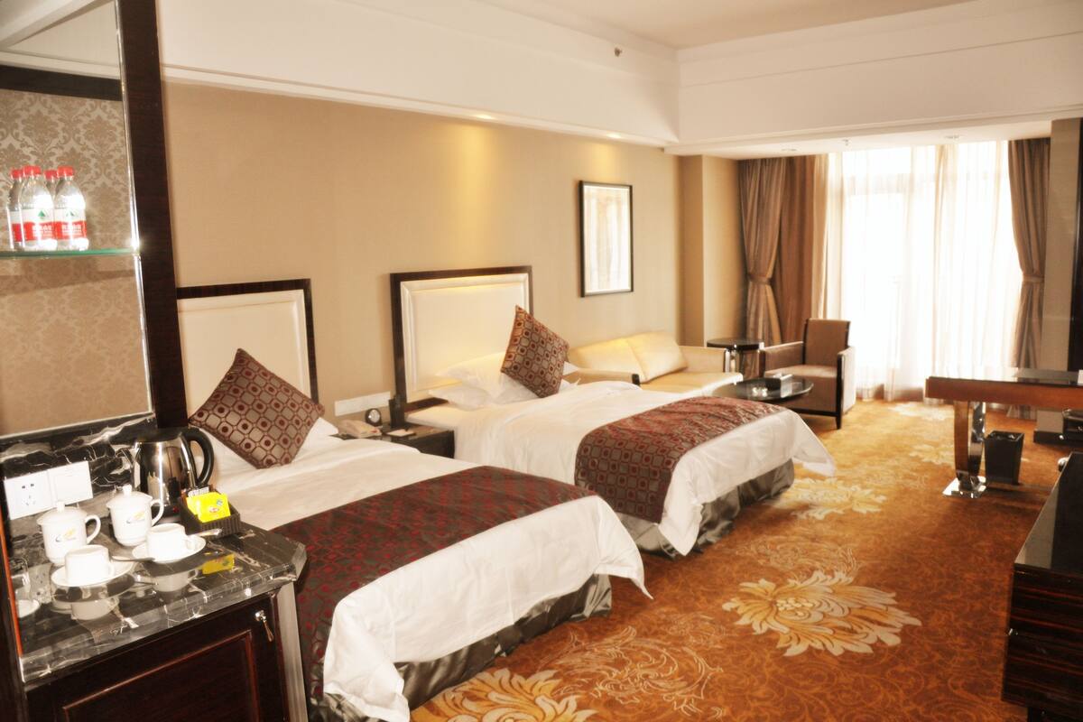 Superior Twin Room | Minibar, in-room safe, desk, blackout curtains