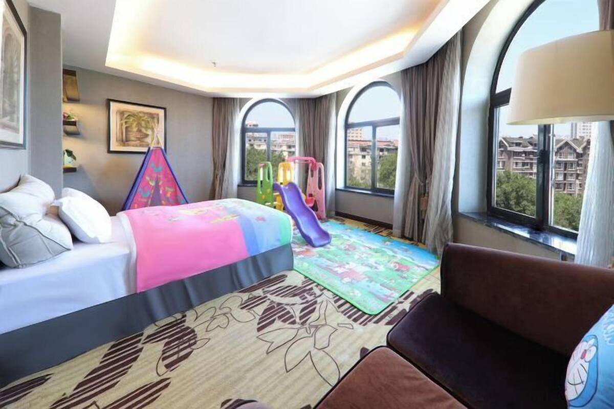 Minibar, in-room safe, desk, blackout curtains