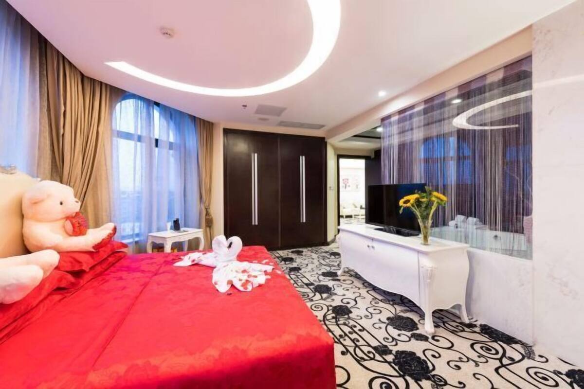 Minibar, in-room safe, desk, blackout curtains