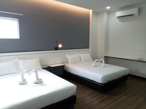 Habitación familiar | Escritorio, tabla de planchar con plancha y wifi gratis