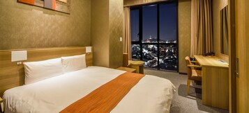 객실 내 금고, 책상, 노트북 작업 공간, 암막 커튼