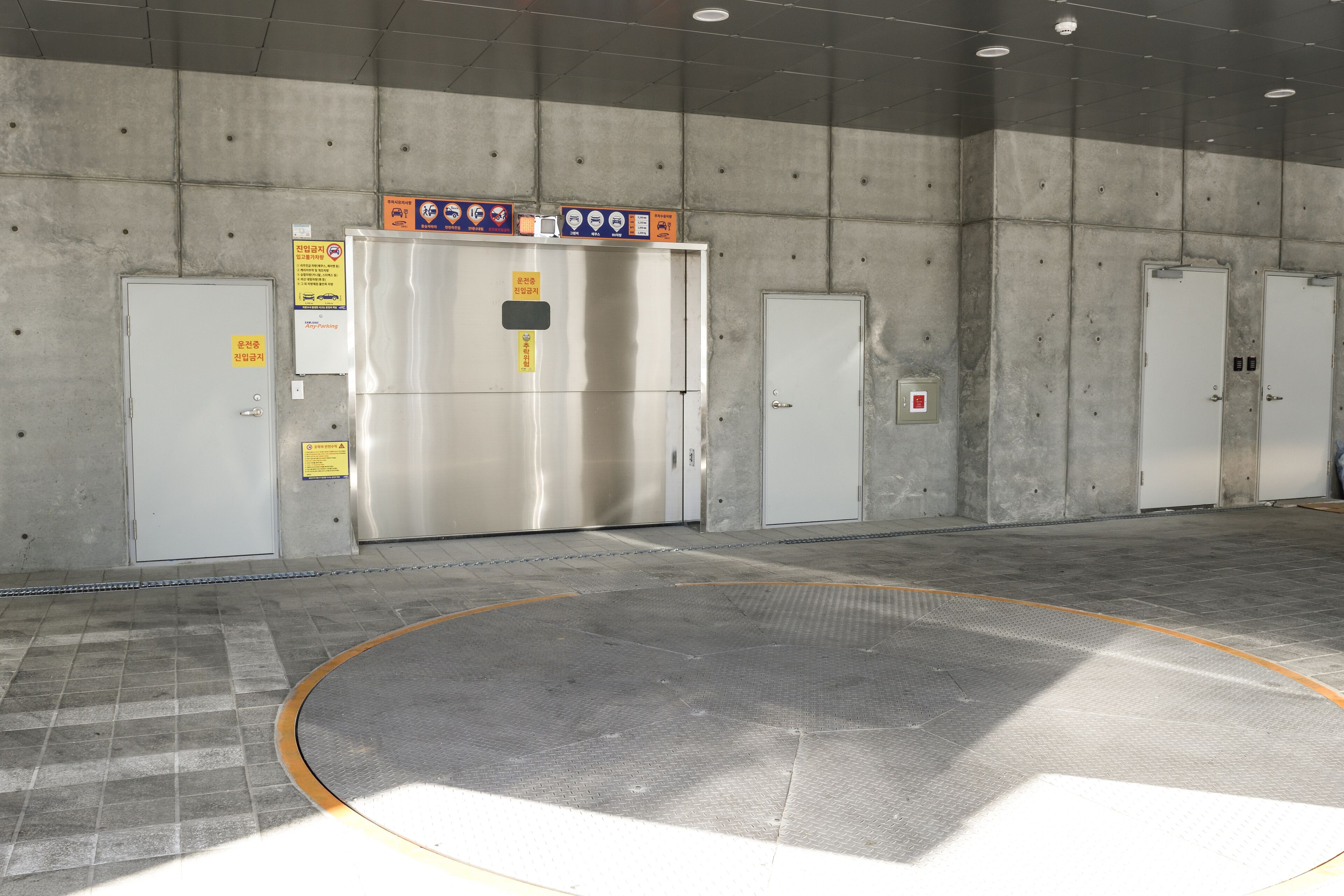 self-parking (surcharge) 15000 per night