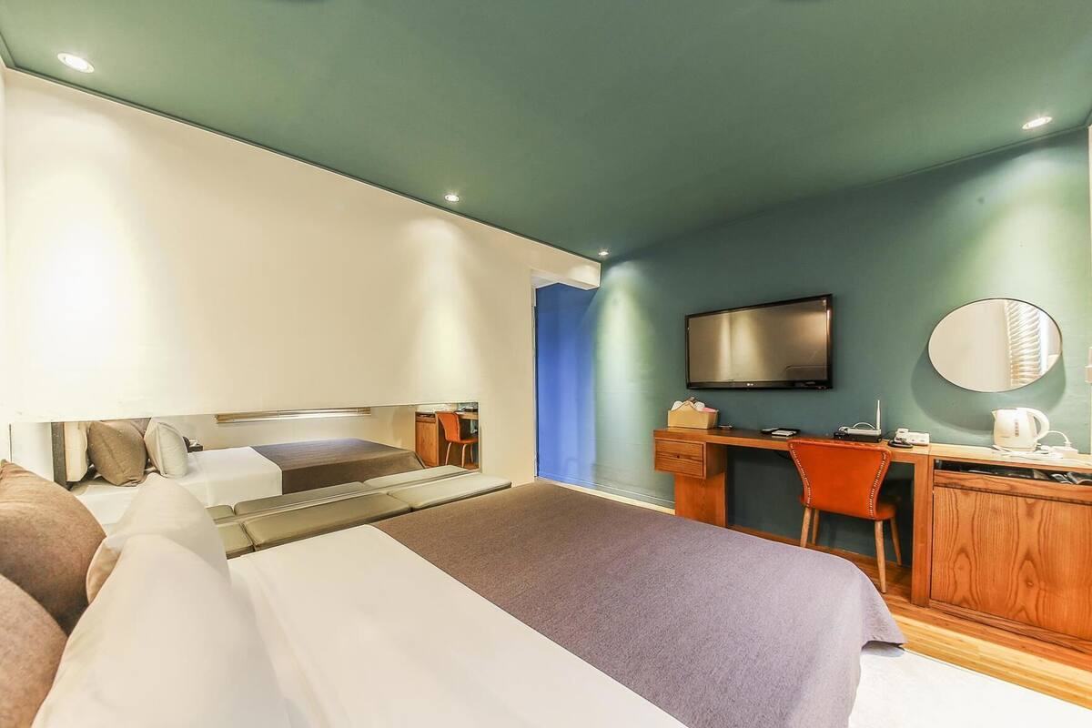 Bureau, chambres insonorisées, Wi-Fi gratuit, ameublement personnalisé