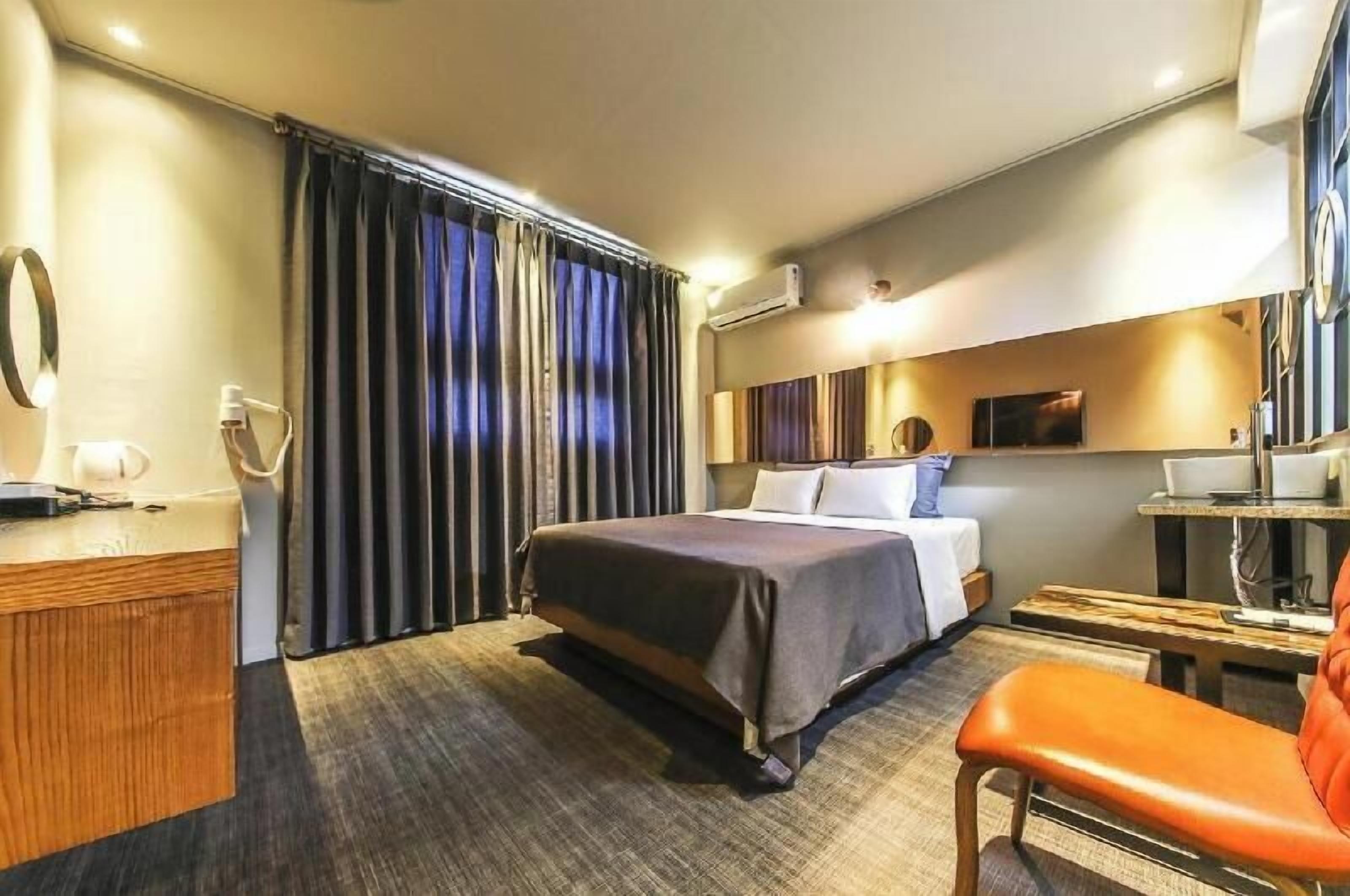 Individually furnished, desk, soundproofing, free WiFi