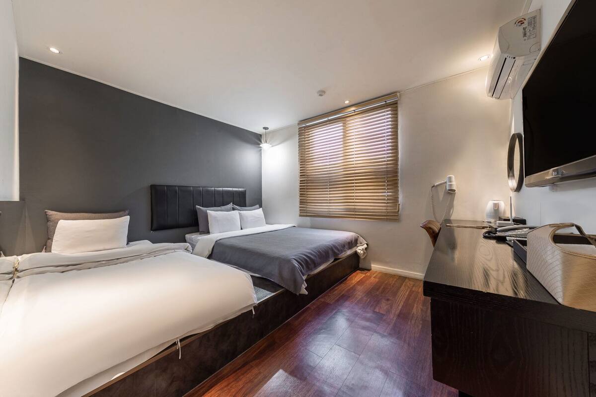 Bureau, chambres insonorisées, Wi-Fi gratuit, ameublement personnalisé
