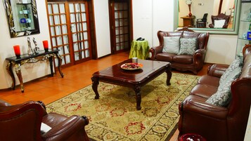 Breakfast, lunch, dinner served; international cuisine, garden views 