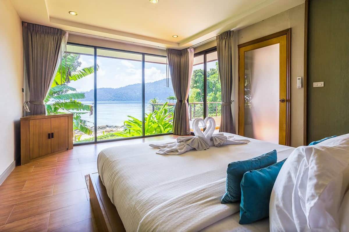 Jacuzzi Beach Villa | 1 bedroom, in-room safe, desk, blackout curtains