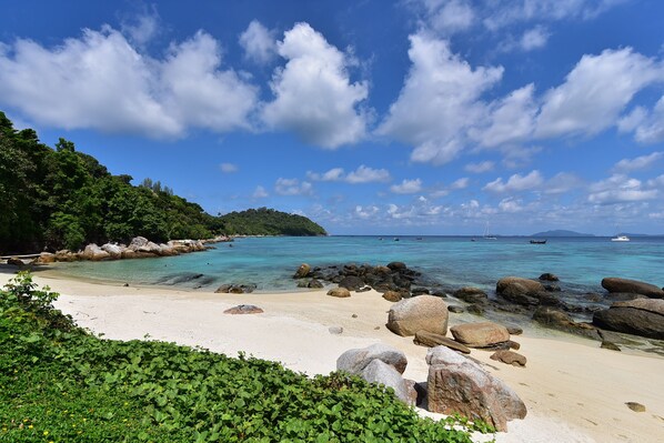 Privatstrand, kostenloser Shuttle zum Strand, Liegestühle, Schnorcheln