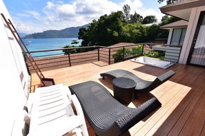 1 habitación, caja de seguridad en la habitación y escritorio 