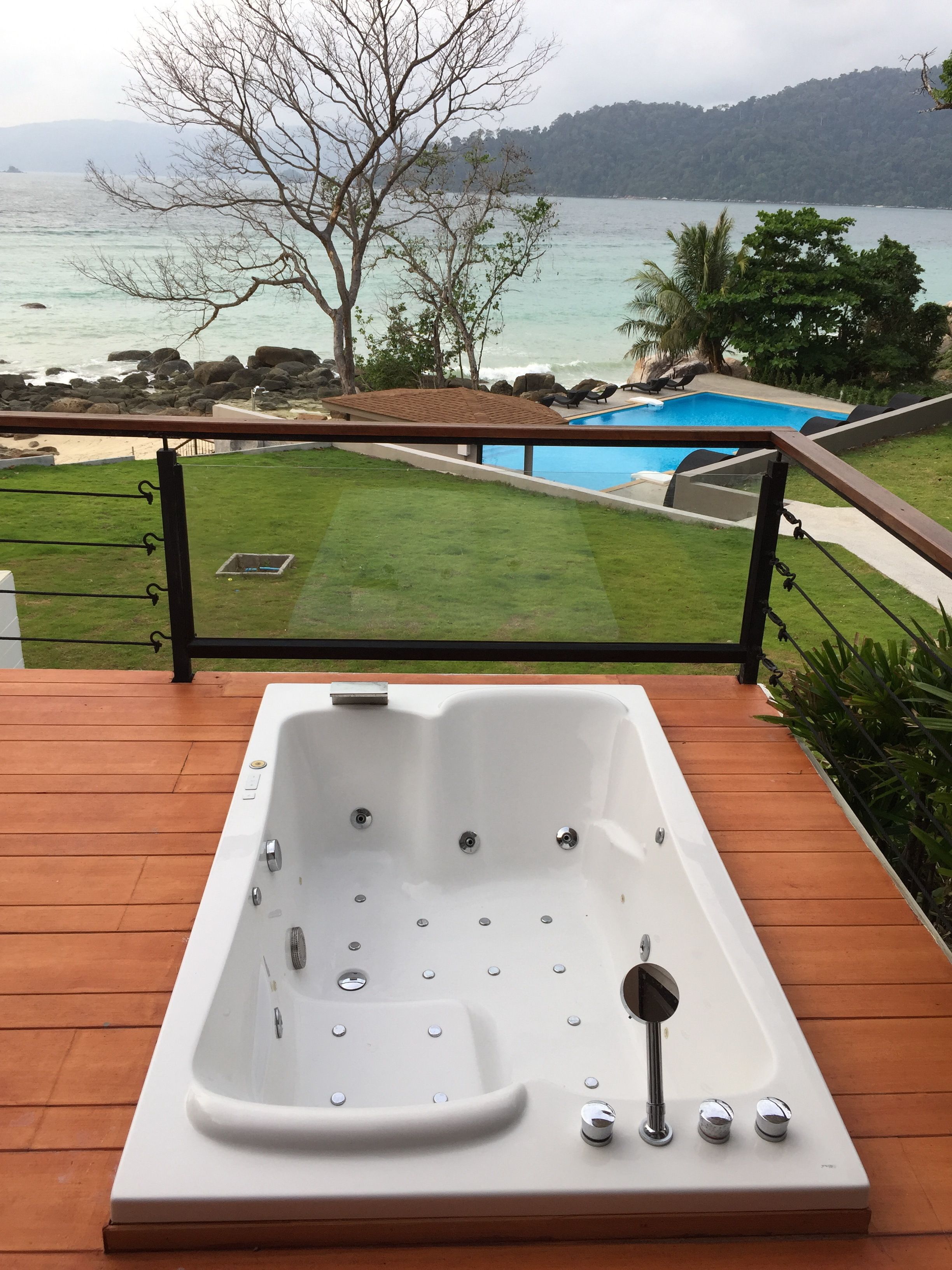 Jetted tub