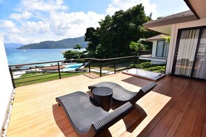 Ocean View Family Suite | 1 sovrum, värdeförvaringsskåp på rummet och skrivbord