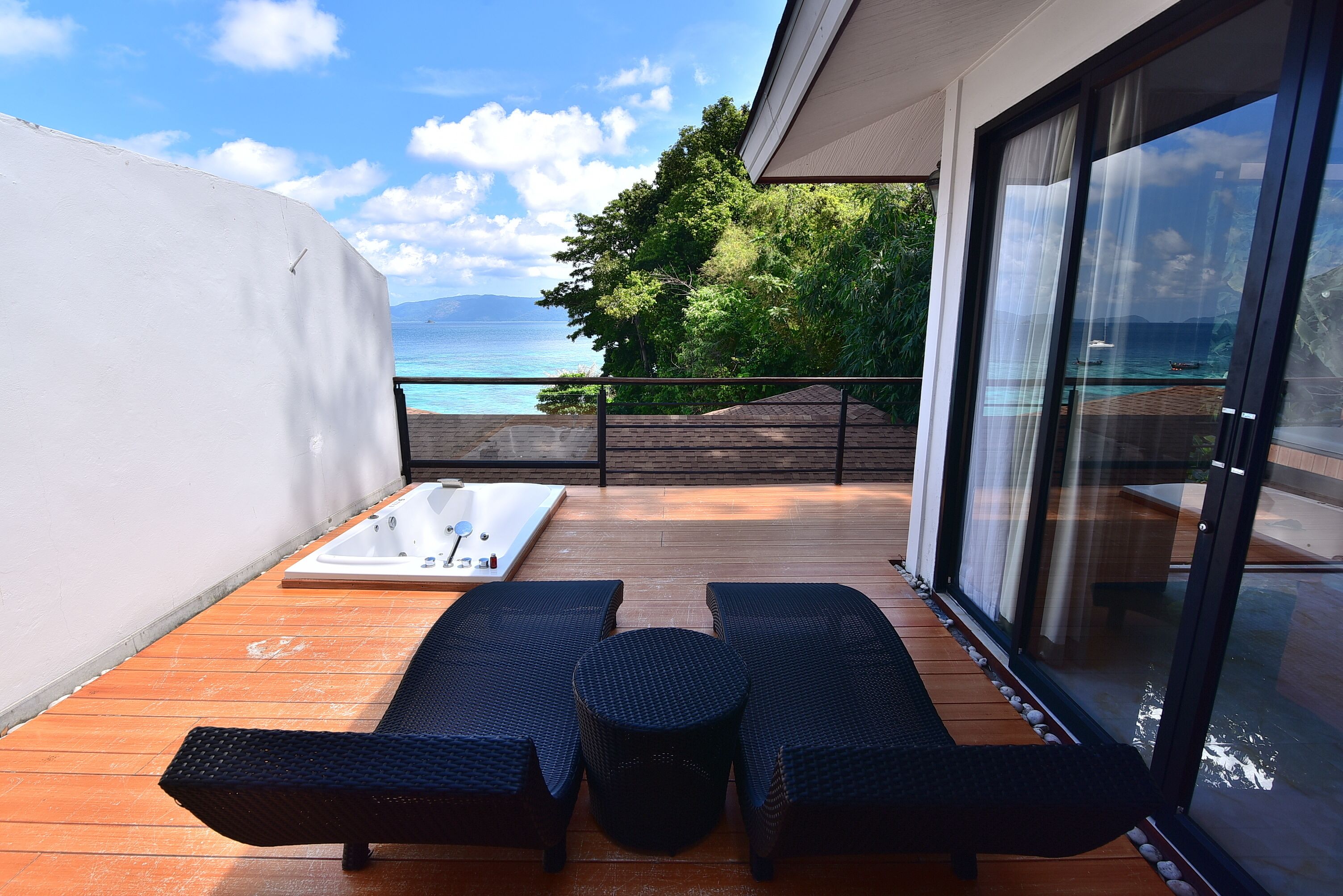 Grand Deluxe Jacuzzi Ocean View | View from room