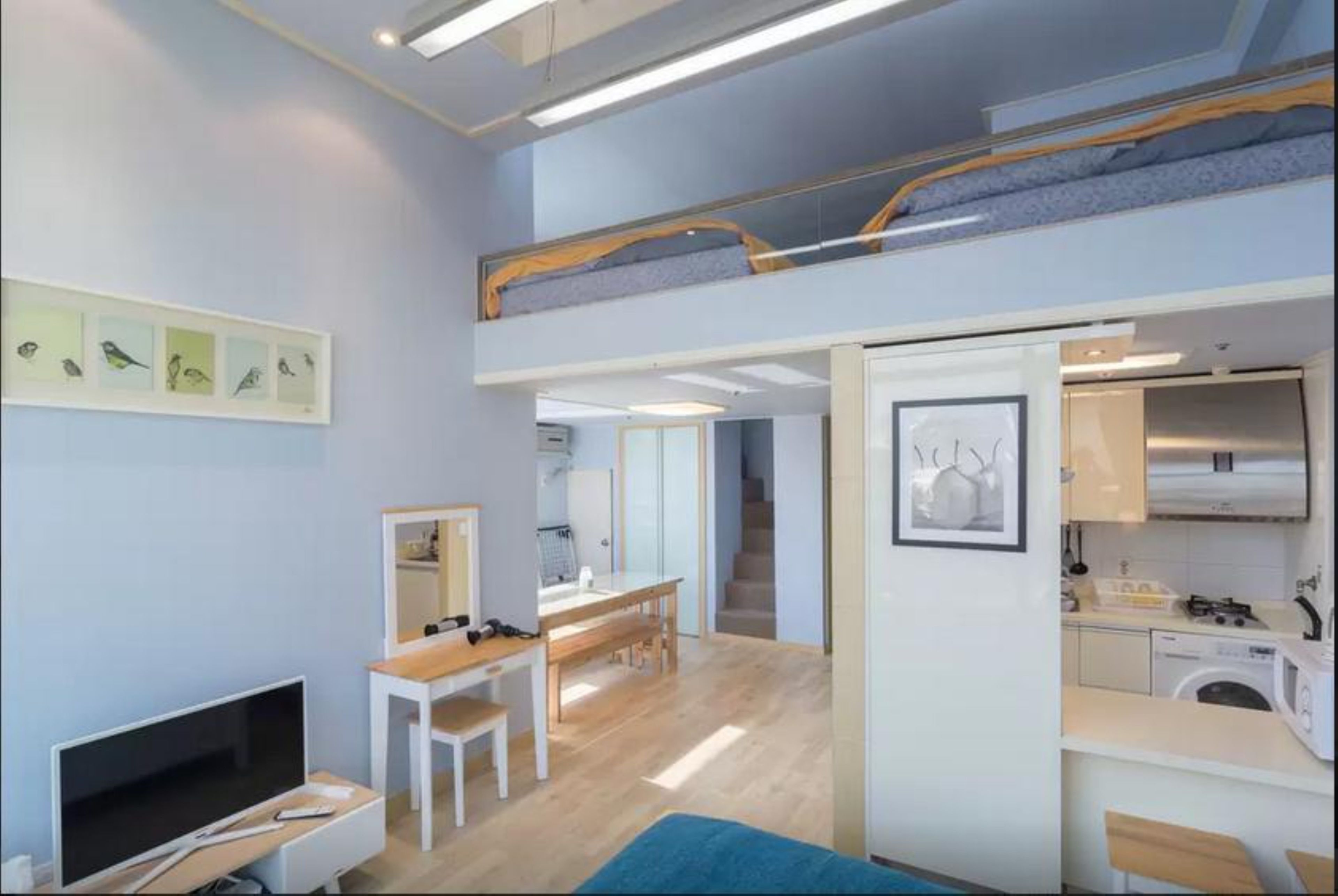 Premier Duplex, Private Bathroom, City View | Egyptian cotton sheets, down comforters, desk, iron/ironing board