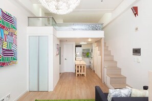 Duplex luxo, banheiro privativo | Sala de estar | TV LED 32 polegadas com canais a cabo, TV