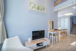 Duplex premier, banheiro privativo, vista para a cidade | Roupas de cama de algodão egípcio, edredons de pluma, escrivaninha