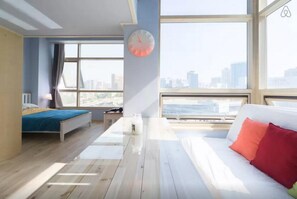 Appartement Duplex « Premier », salle de bains privée, vue ville | Draps en coton égyptien, couette en duvet d'oie, bureau