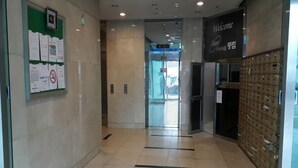 Unclassified image, 3 of 125, button - Seoul Town House (Seoul)