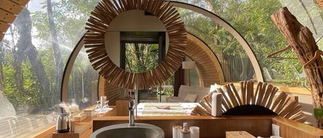 ECOLODGE Moringa | 1 bilik tidur, peralatan tempat tidur premium, dihias secara berasingan