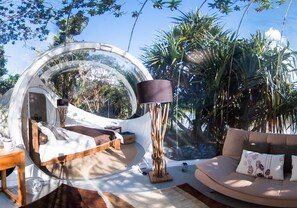 BUBBLE Vanilla | 1 bedroom, premium bedding, individually decorated, bed sheets - Bubble Lodge Bois Chéri (Bois Cheri)