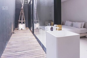 Superior Studio, 1 King Bed, Non Smoking | Balcony - Q Residences (Bangkok)