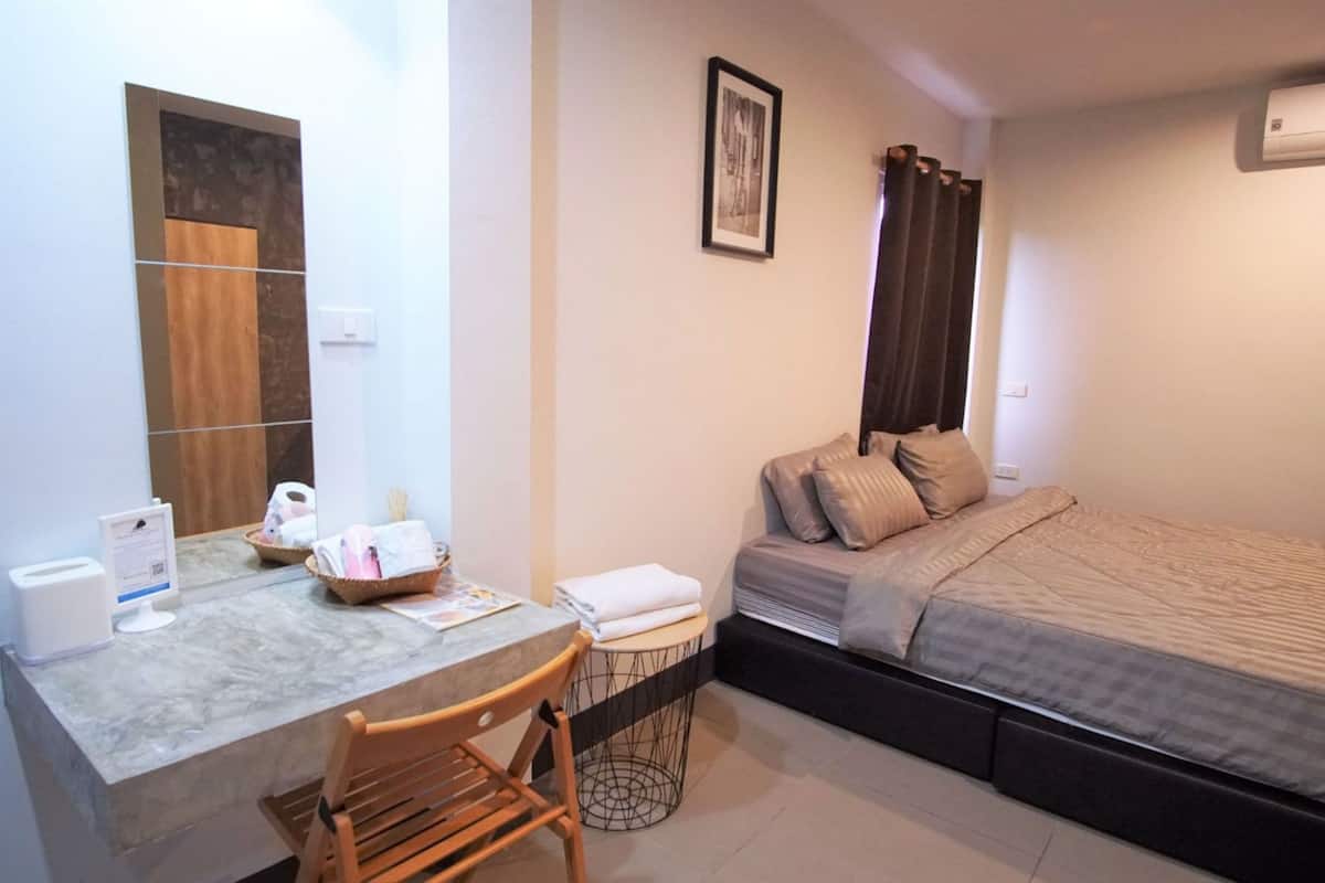 Double Room | Free WiFi, bed sheets