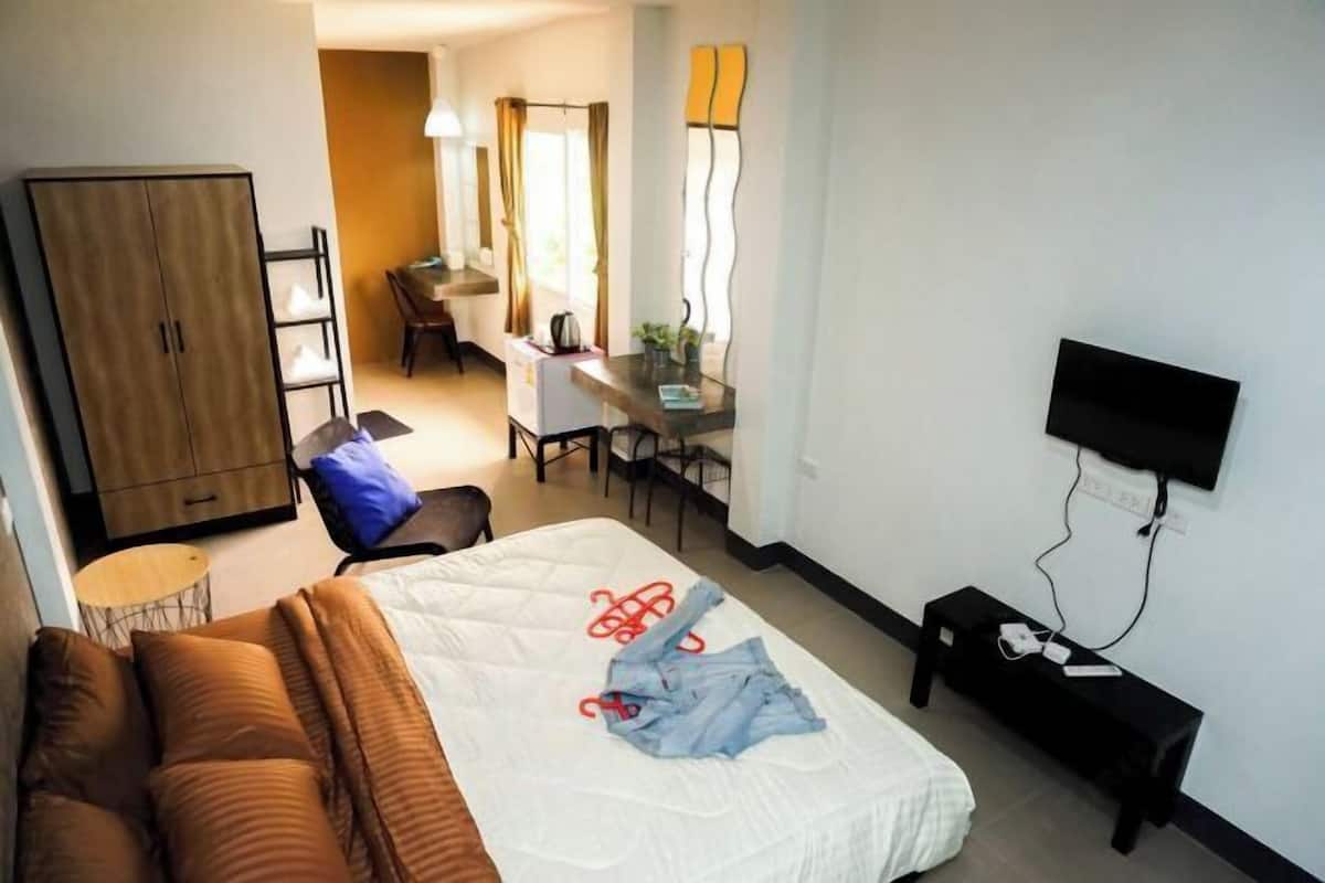 Free WiFi, bed sheets