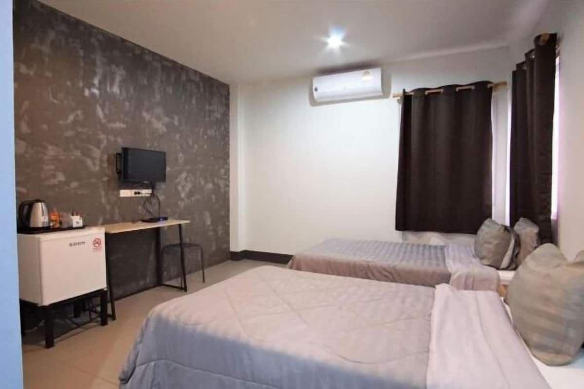 Free WiFi, bed sheets