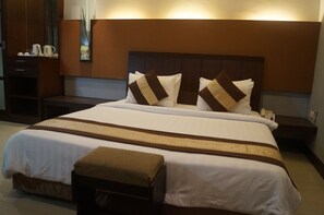 Suite | Skrivebord, blendingsgardiner, wi-fi (inkludert) og sengetøy