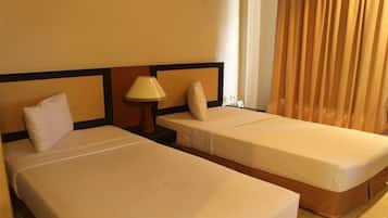 Executive Room | Desk, blackout drapes, free WiFi, bed sheets