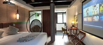 Yurong West Lake Cottage Resort Hotel