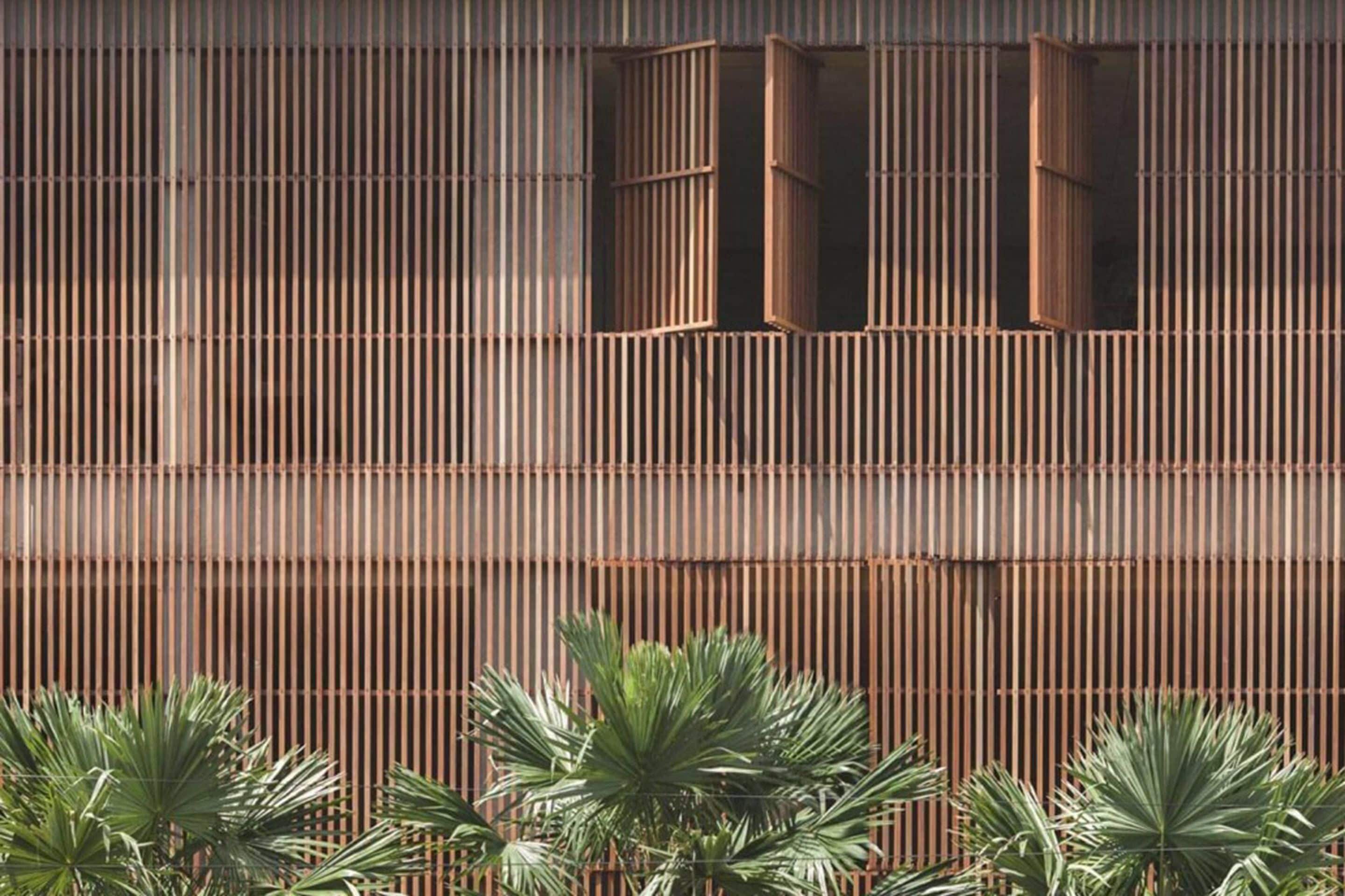 Breakfast, lunch, dinner served; international cuisine 