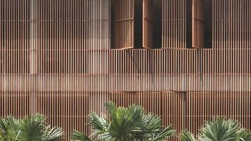 Breakfast, lunch, dinner served; international cuisine