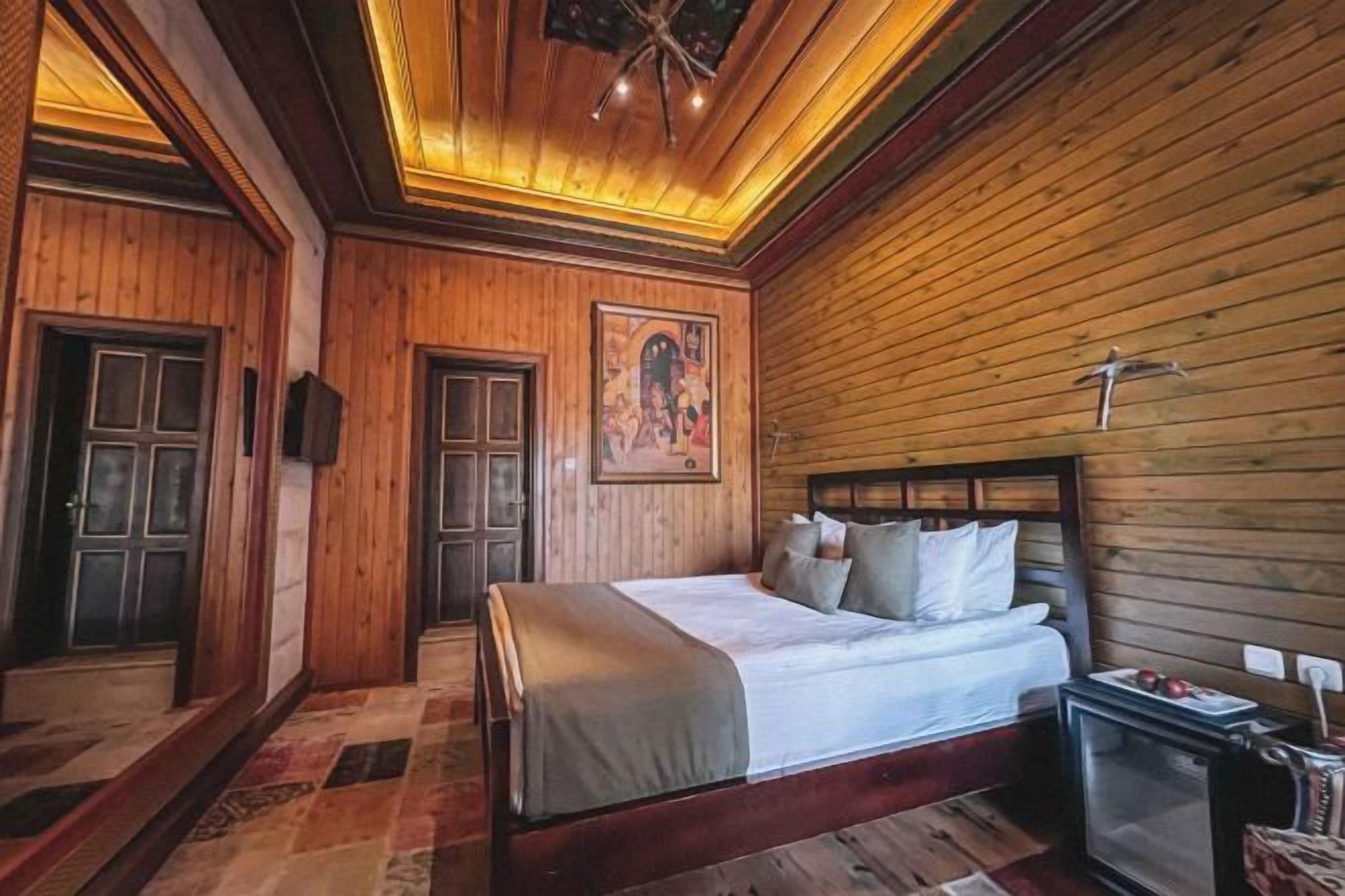 Minibar, decoración personalizada, muebles diferentes y wifi gratis 