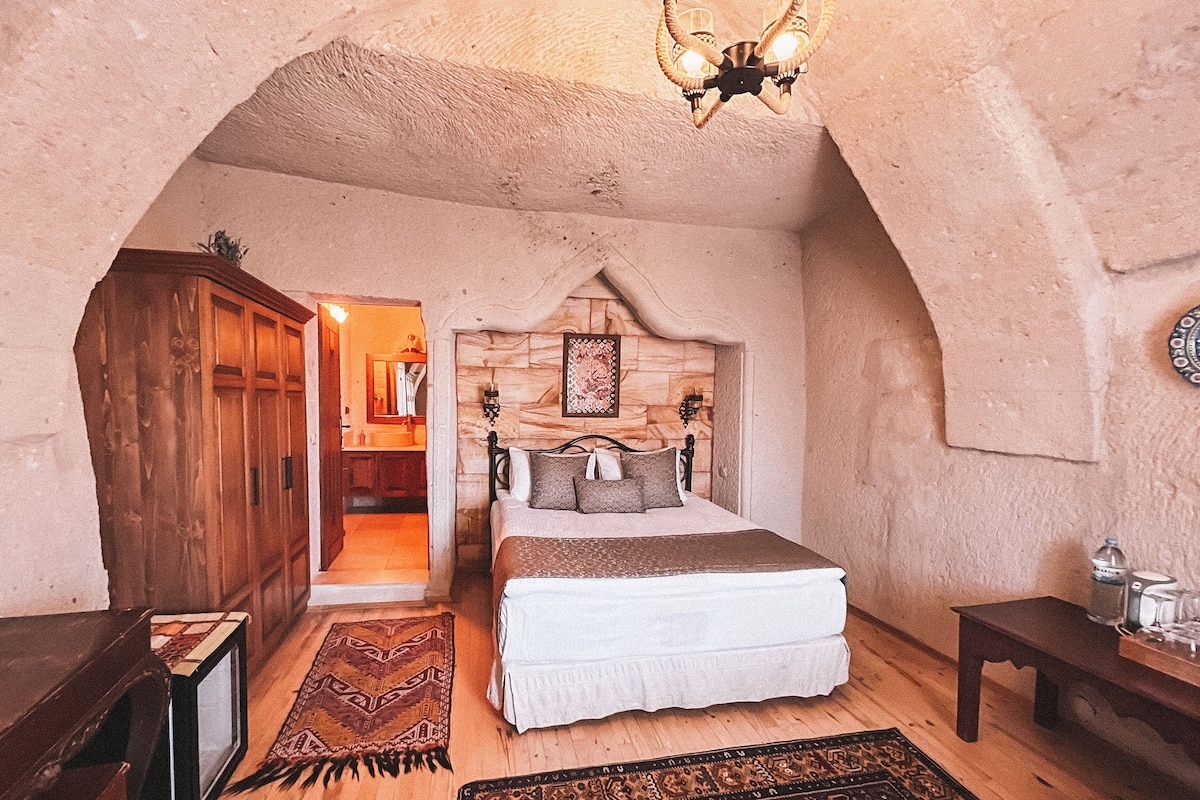 double room (cave) | individually decorated, individually furnished, soundproofing, free wifi