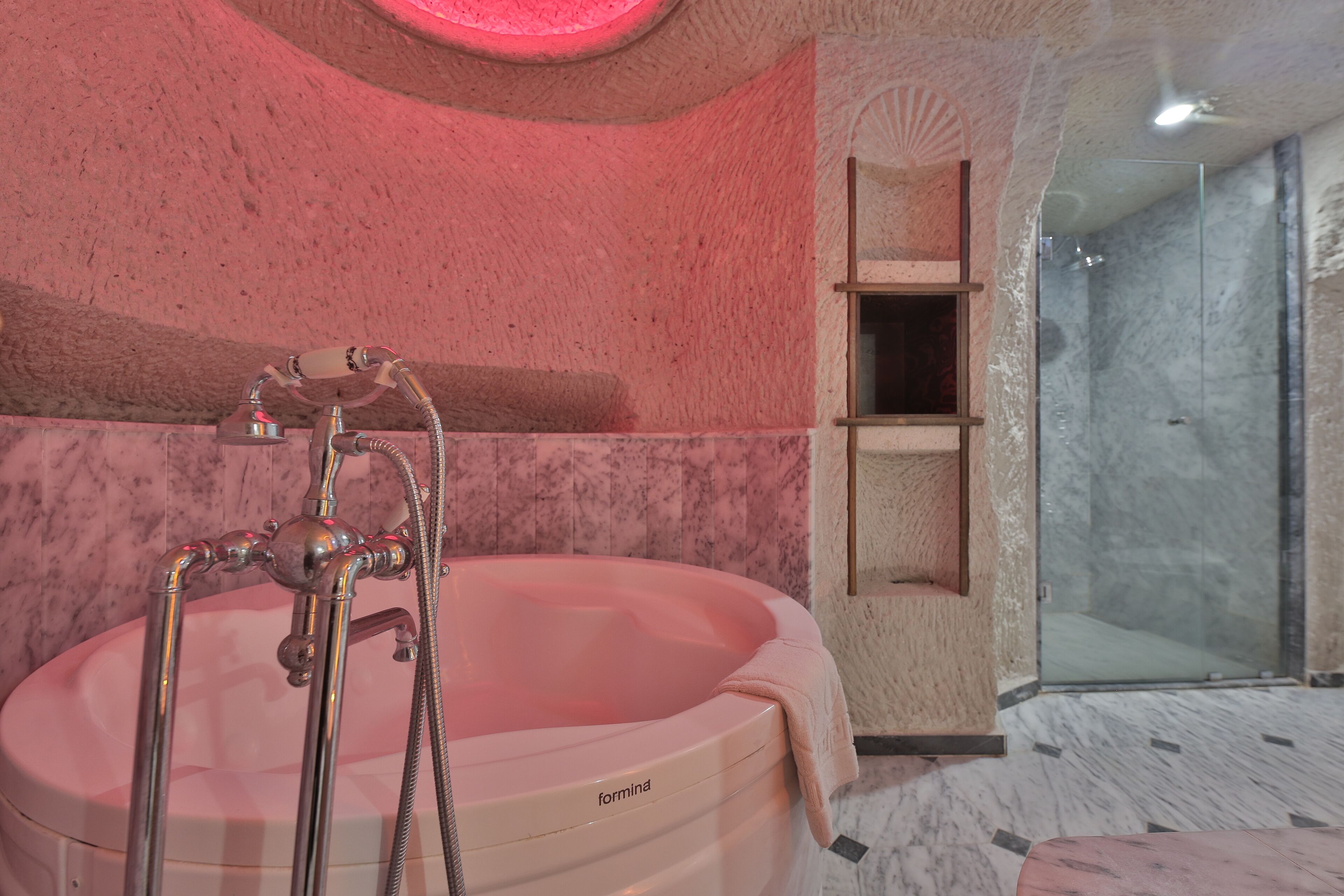 家庭套房 (Cave) | 按摩浴缸