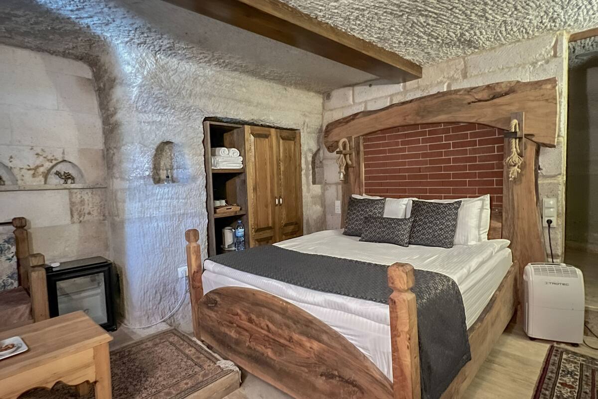 double room, ground floor (cave) | individually decorated, individually furnished, soundproofing, free wifi