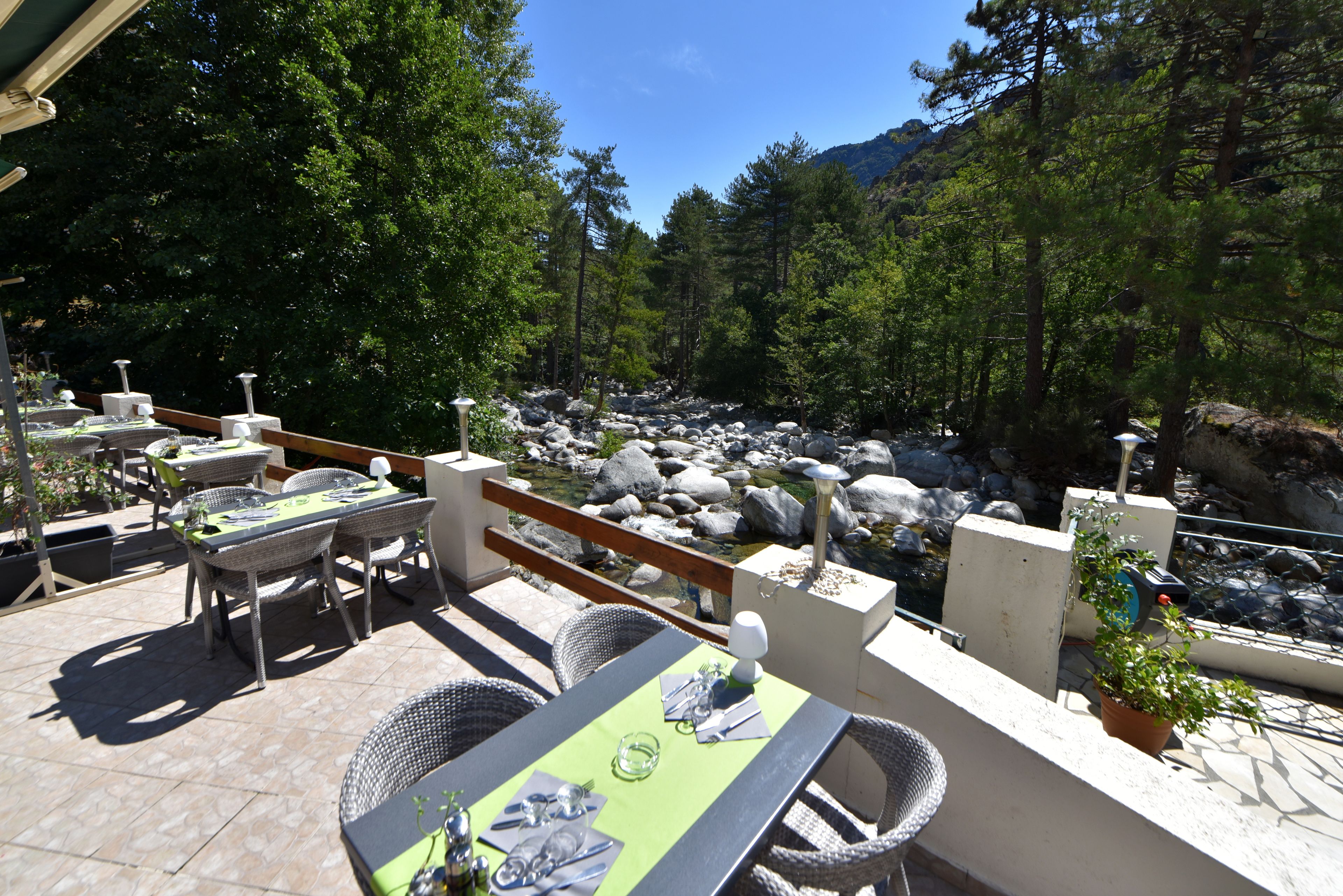 lunch and dinner served, french cuisine