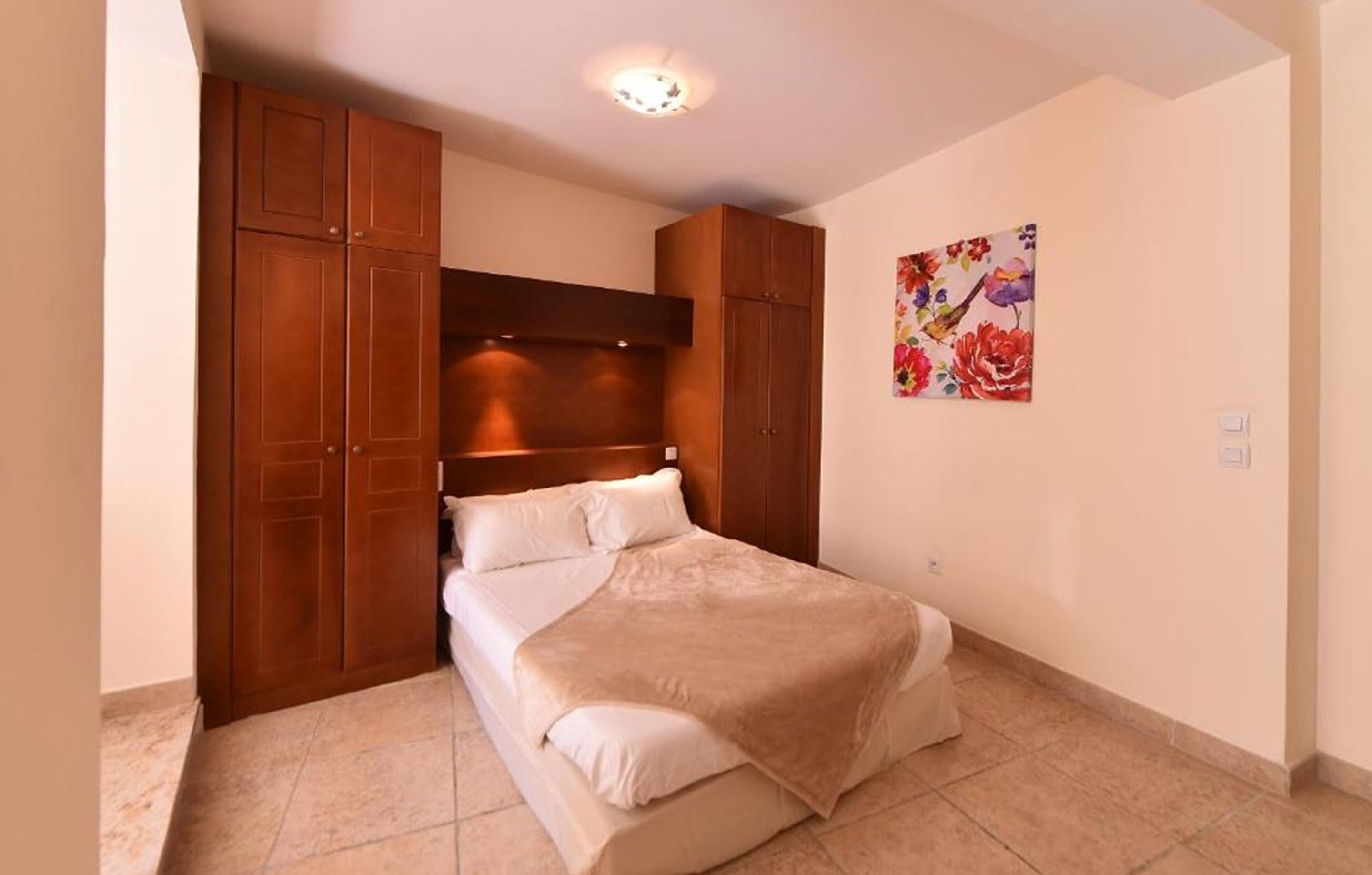 single room | premium bedding, minibar, desk, soundproofing