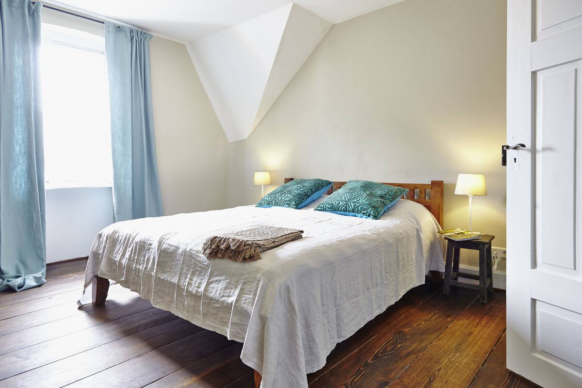 Desk, iron/ironing board, free WiFi, bed sheets