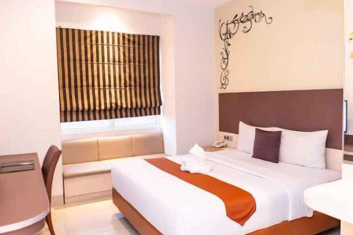 In-room safe, desk, blackout drapes, soundproofing