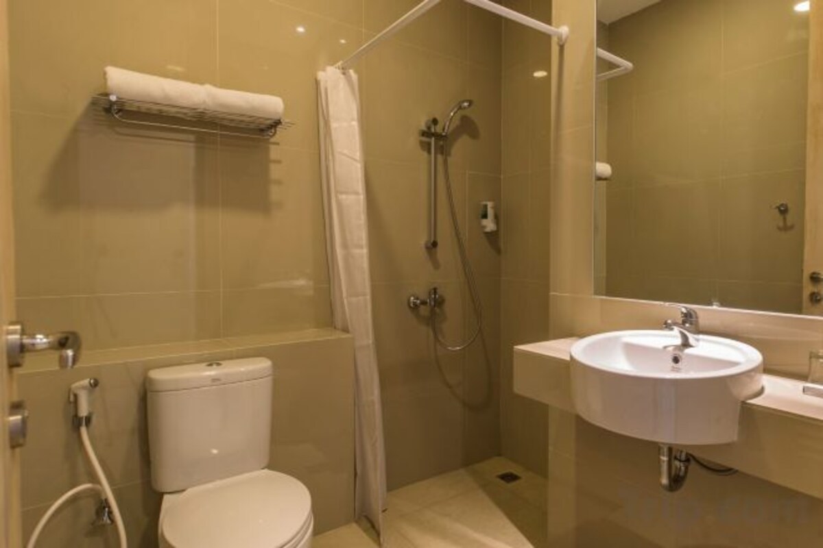 Bathroom | Free toiletries, slippers, towels, soap