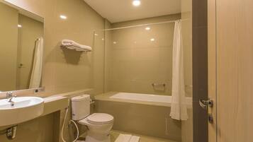 Kostenlose Toilettenartikel, Hausschuhe, Handtücher, Seife