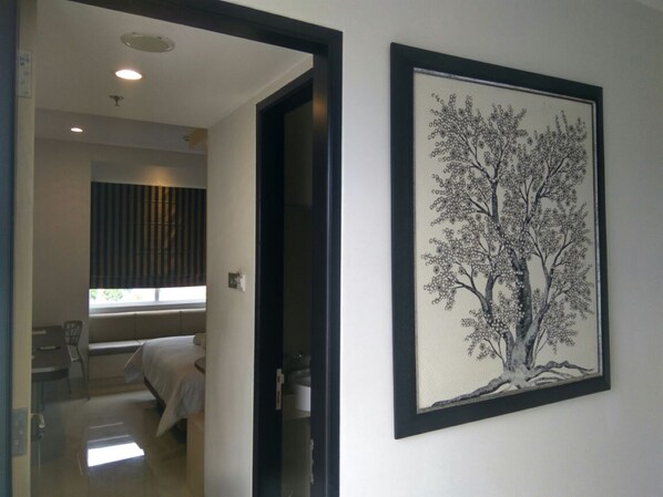 Deluxe with Living Room | Living room | LED TV