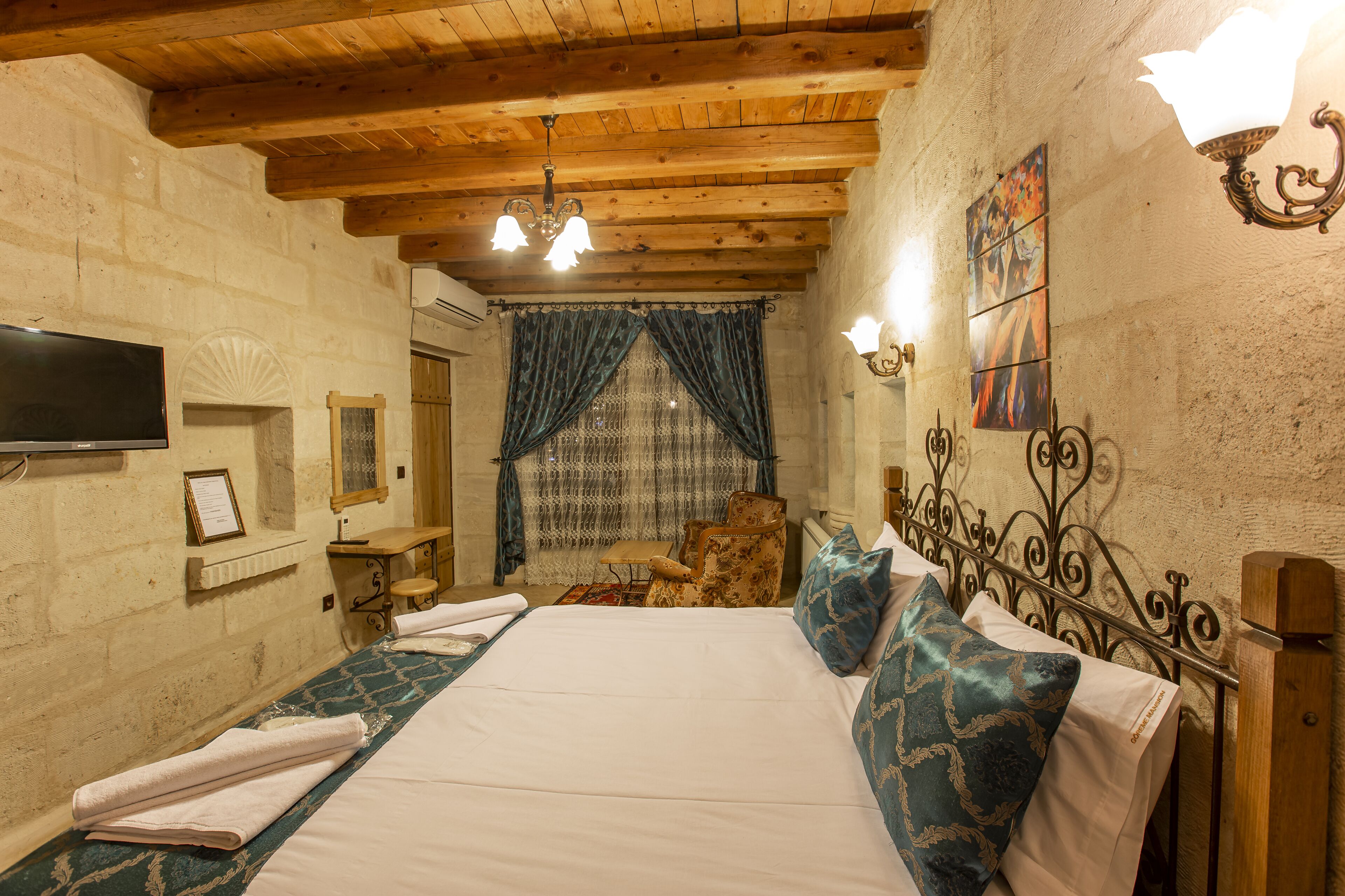 deluxe room | desk, soundproofing, iron/ironing board, free cots/infant beds