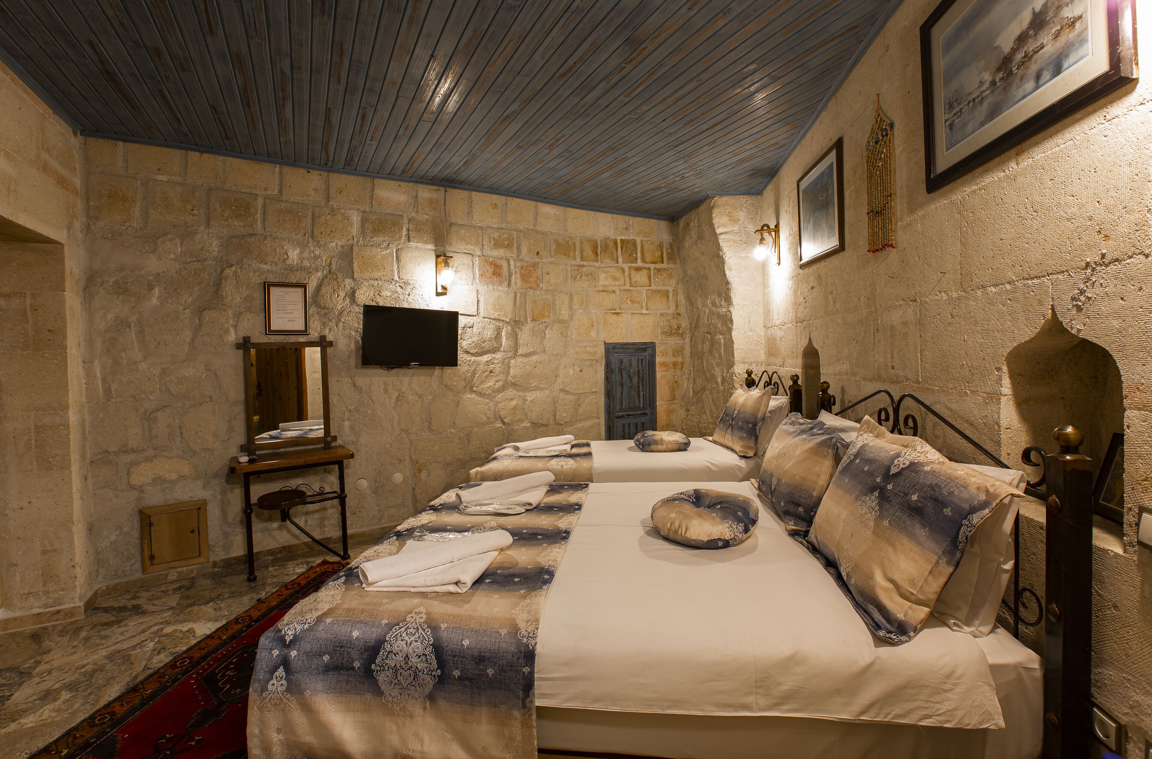 family triple room | desk, soundproofing, iron/ironing board, free cots/infant beds