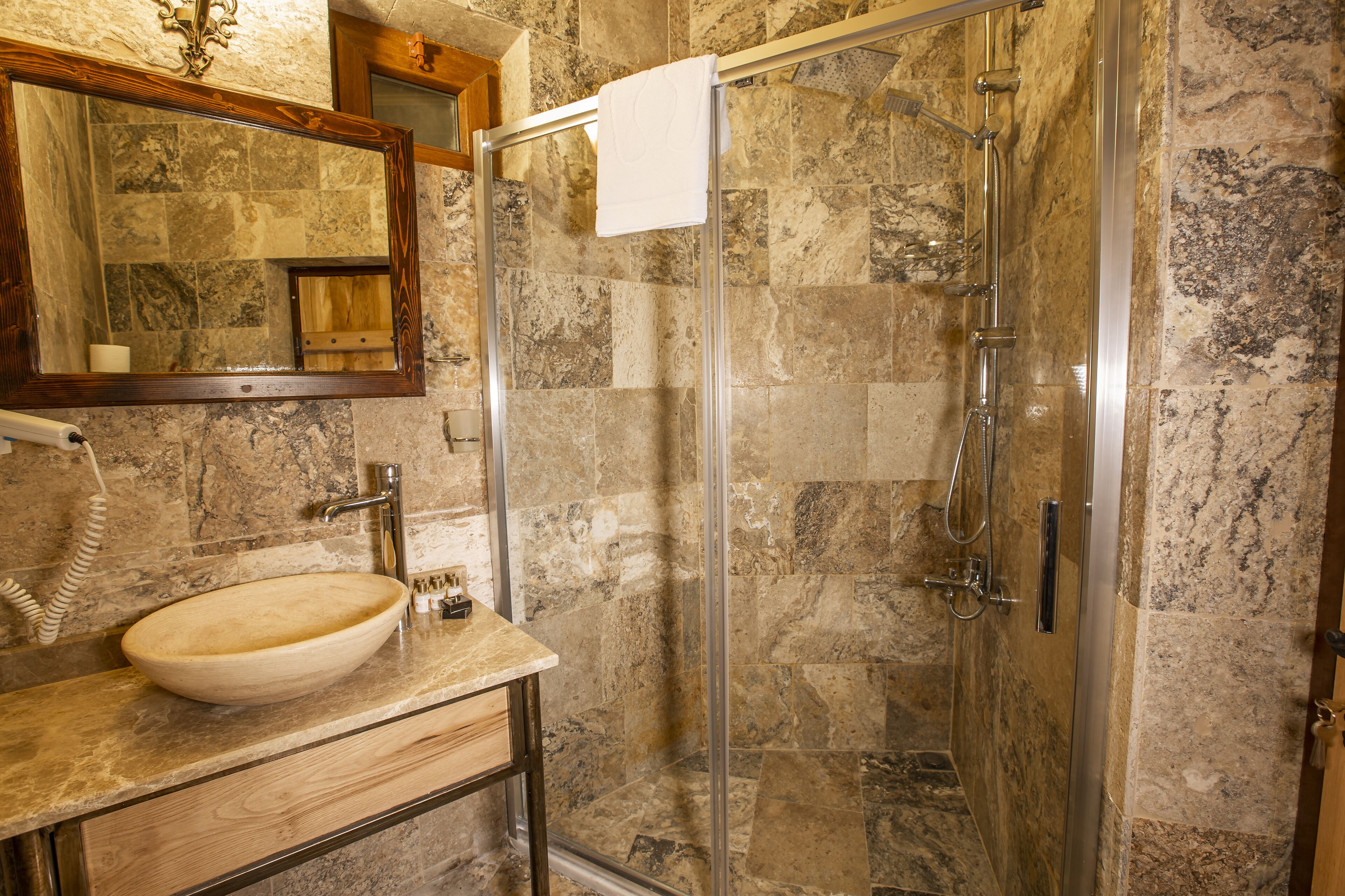 family triple room | bathroom shower