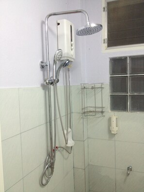 3 Bedroom Villa | Bathroom shower - Baan Par Pern Hadchaosamran (Phetchaburi)